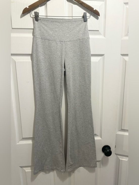 TNA Pants - Aritzia TNA BUTTER Cheeky Hi-Rise Flare Leggings in Grey Size M